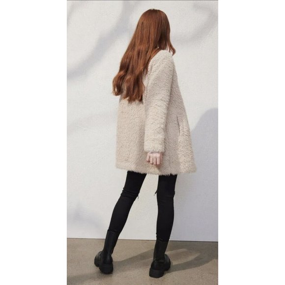 Decjuba Size L Beige Pippa Shearling Coat Faux Fur Longline Coatigan New RRP$140 - Picture 2 of 16